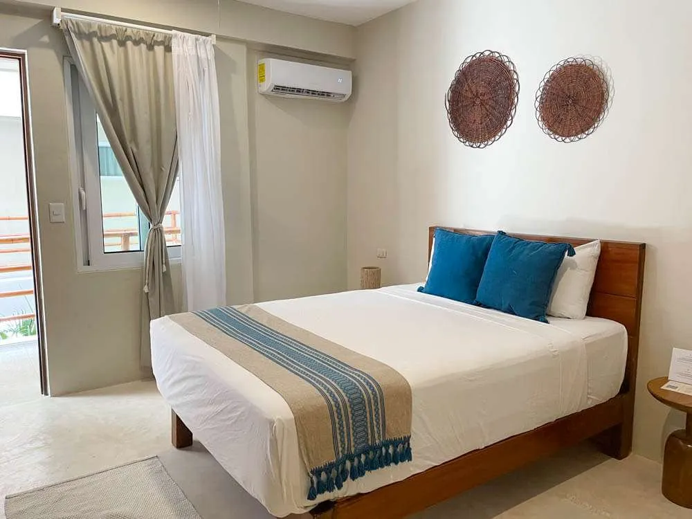 Hotel Noah Review Guestroom