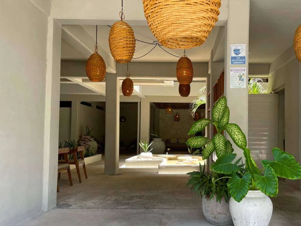 Noah Beach Hotel and Suites Front Desk